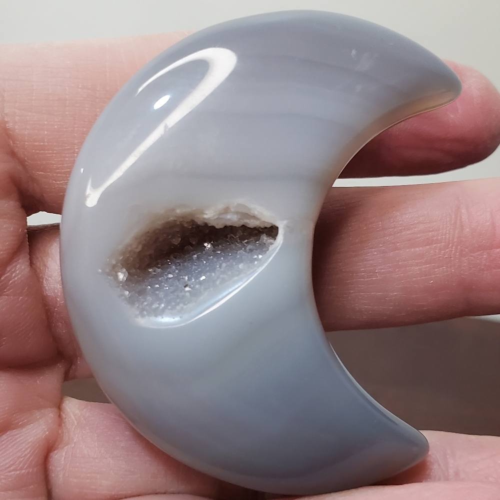 Banded Agate Crystal Moon - Picture 7 of 11